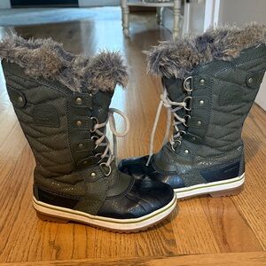 Sorel Kids Green and Black Snow Boots